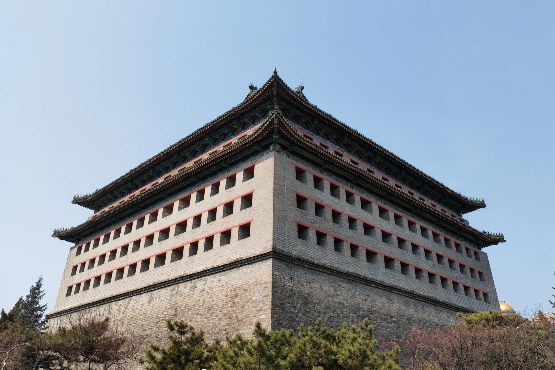 北京明城墙东南角楼(外景) 北京内城东南角楼,建于明代正统四年(1439