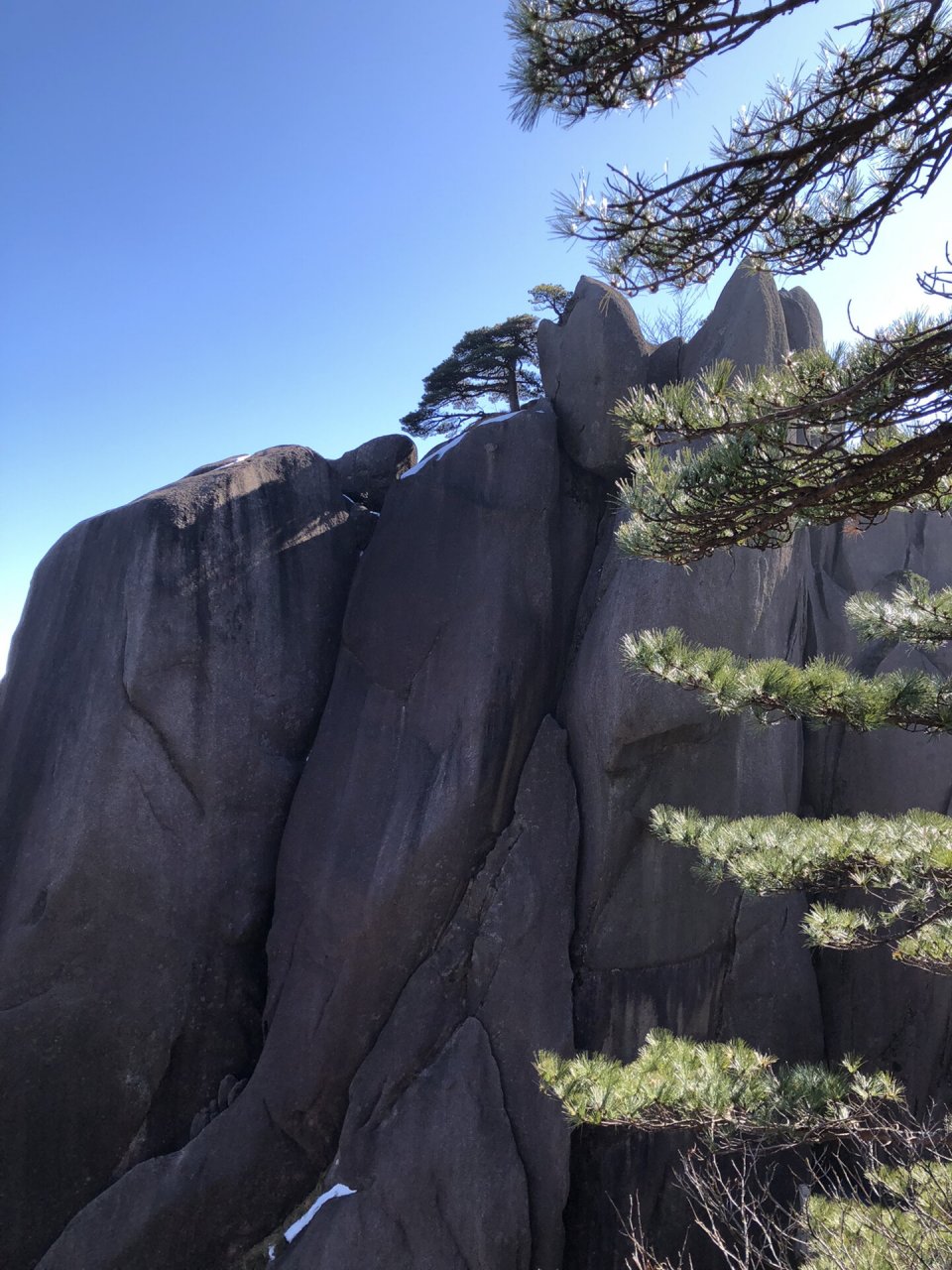 黄山上一些奇形怪状的石头,大家看像啥呢 今年春节前去黄山旅游,在山