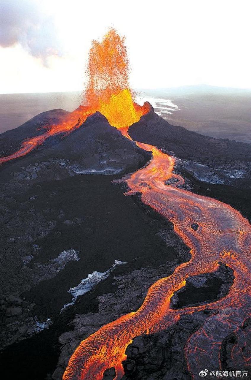 火山噴發時升起的