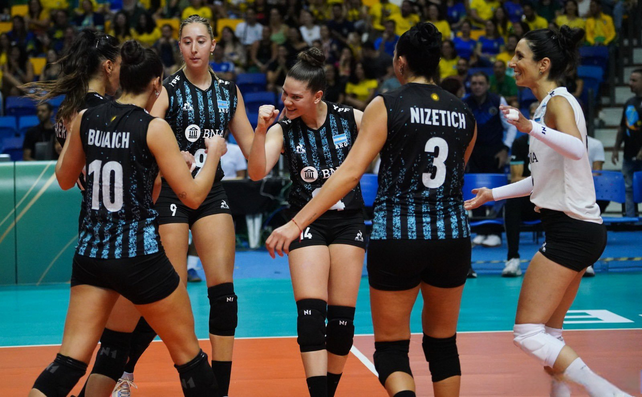 国际排坛动态# 南美女排锦标赛第一日,阿根廷3-1(25/16, 24/25, 25