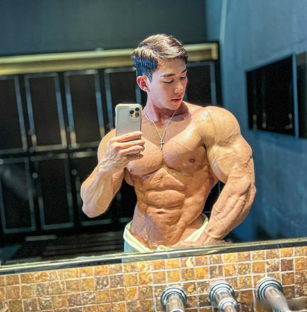 帅不帅你说吧#肌肉男##胸肌##腹肌