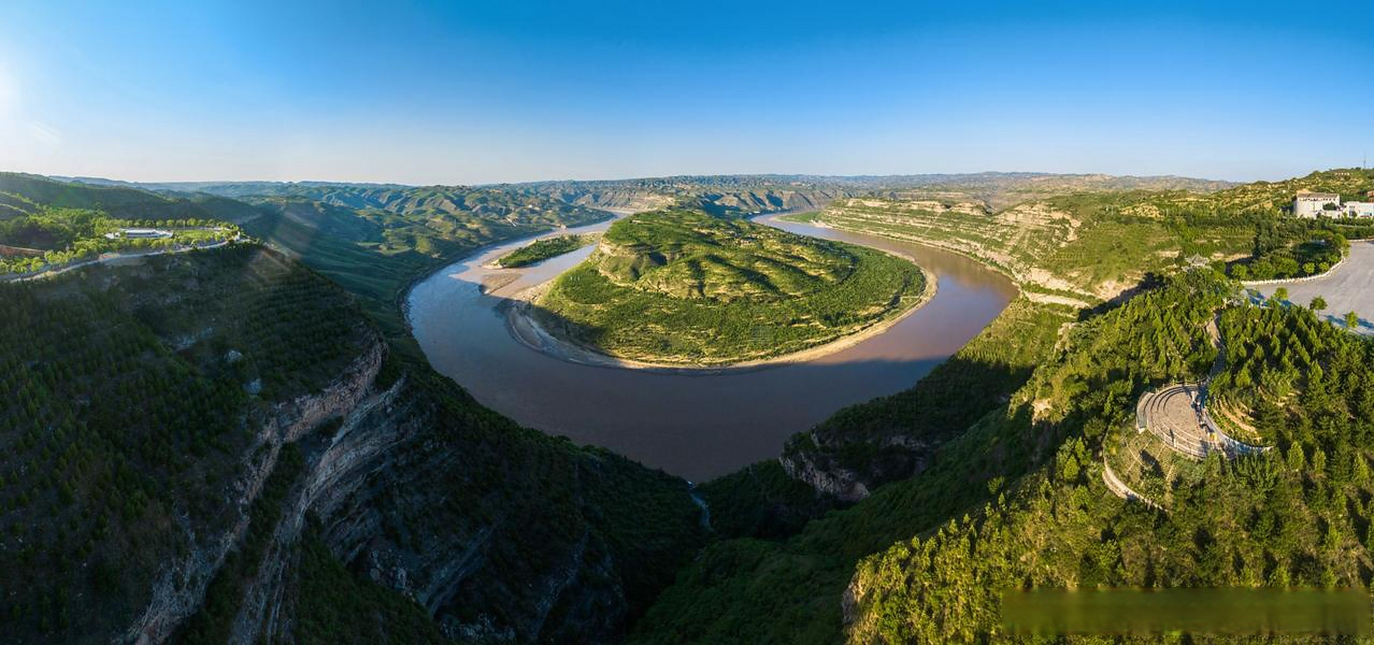 沿黄公路好风光 延川乾坤湾景区位于陕西省延安市延川县乾坤湾镇,总