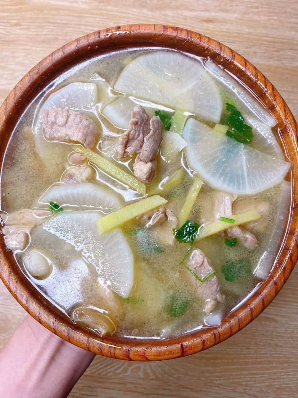 食材:瘦肉,白萝卜 步骤如图~ 真的很简单,几分钟就搞掂!