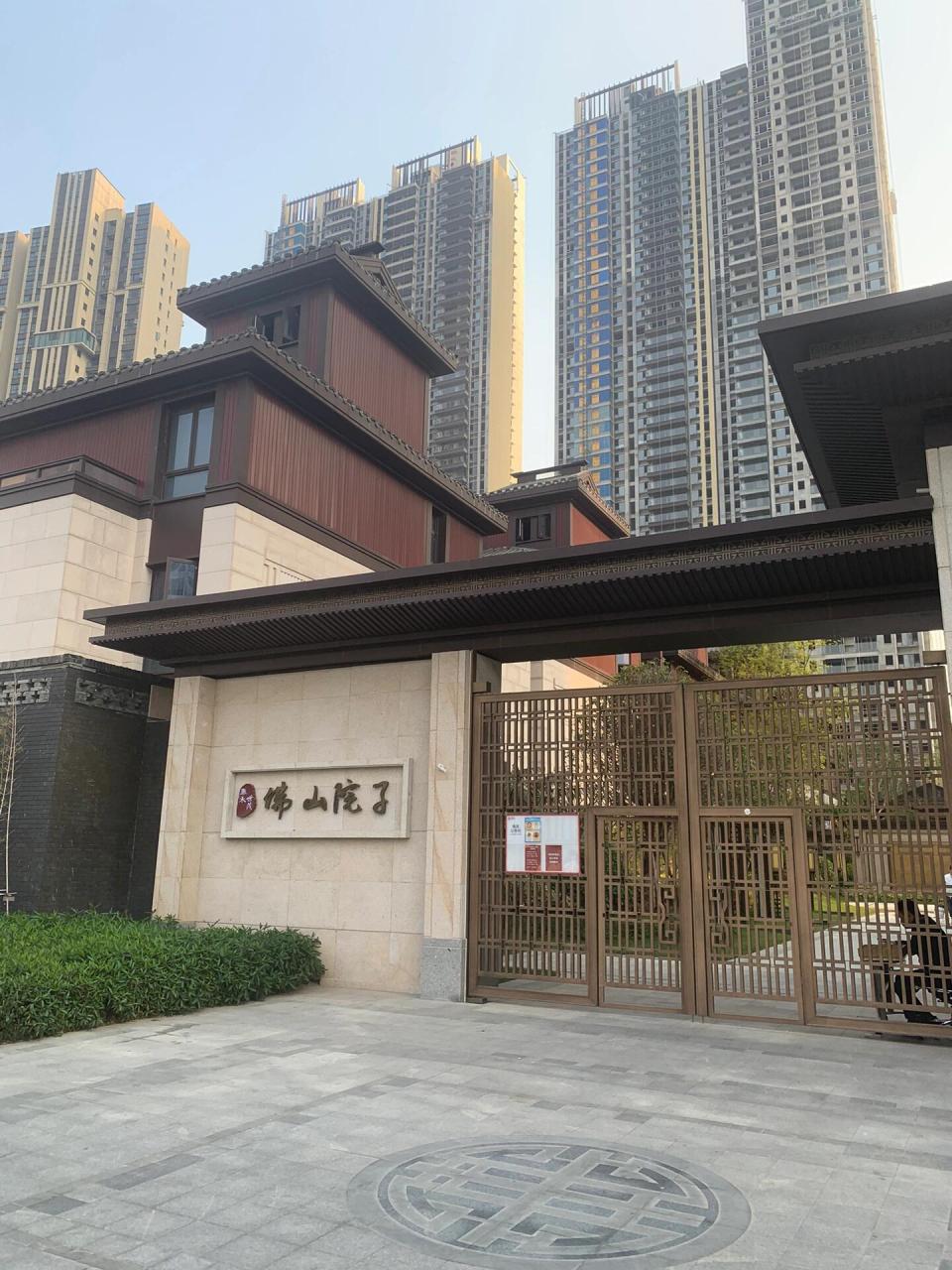 坐标:佛山顺德 楼盘:泰禾世茂佛山院子 面积:170方 装修风格:现代轻奢