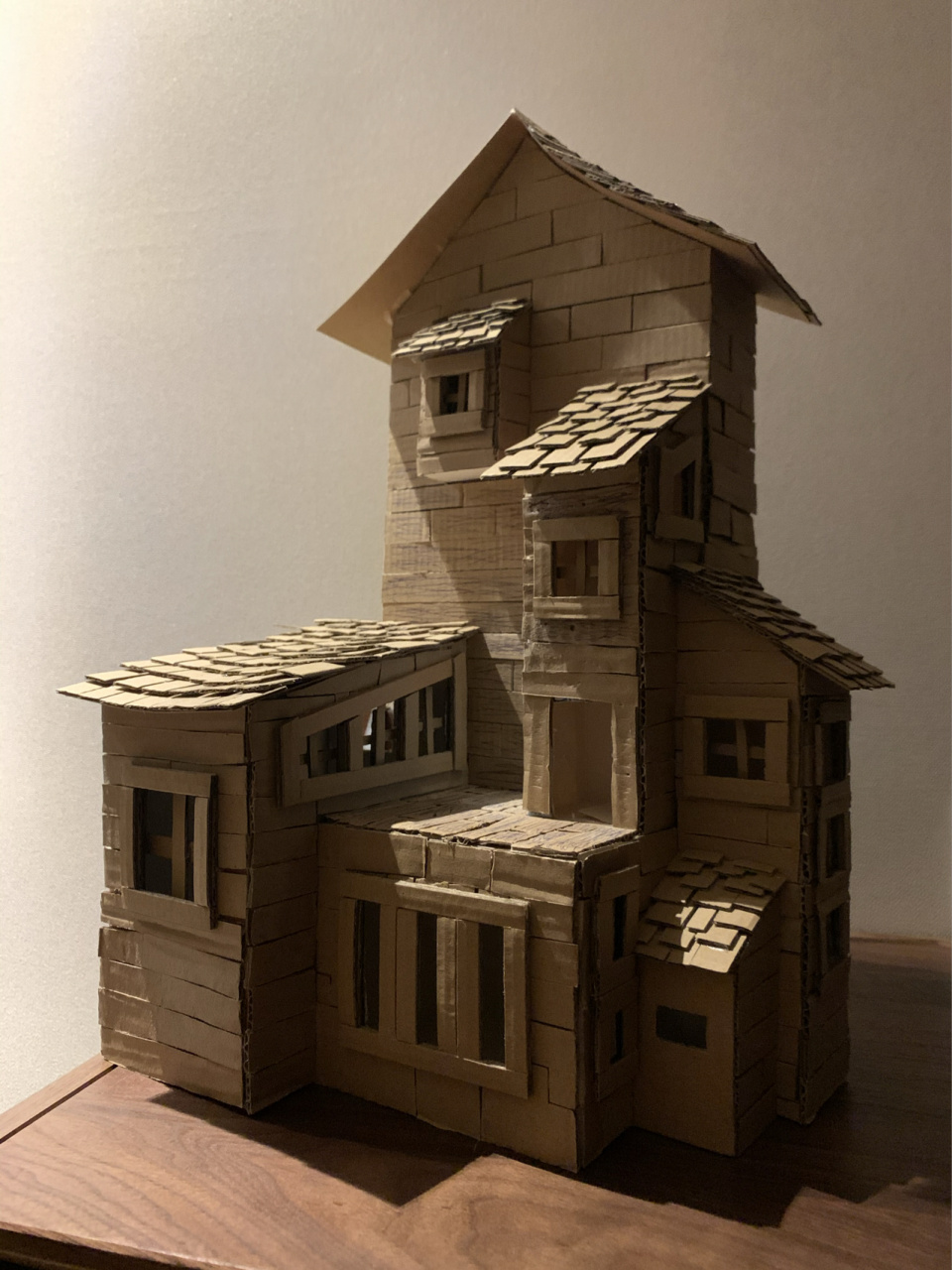 关于纸板房子制作过程 自从在分享了手工小房子,陆续得到了小伙伴的