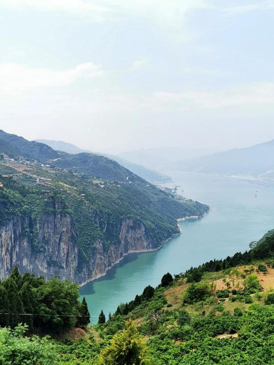 三峡之巅 三峡之巅风景区位于重庆市奉节县,地处长江三峡之首,因杜甫