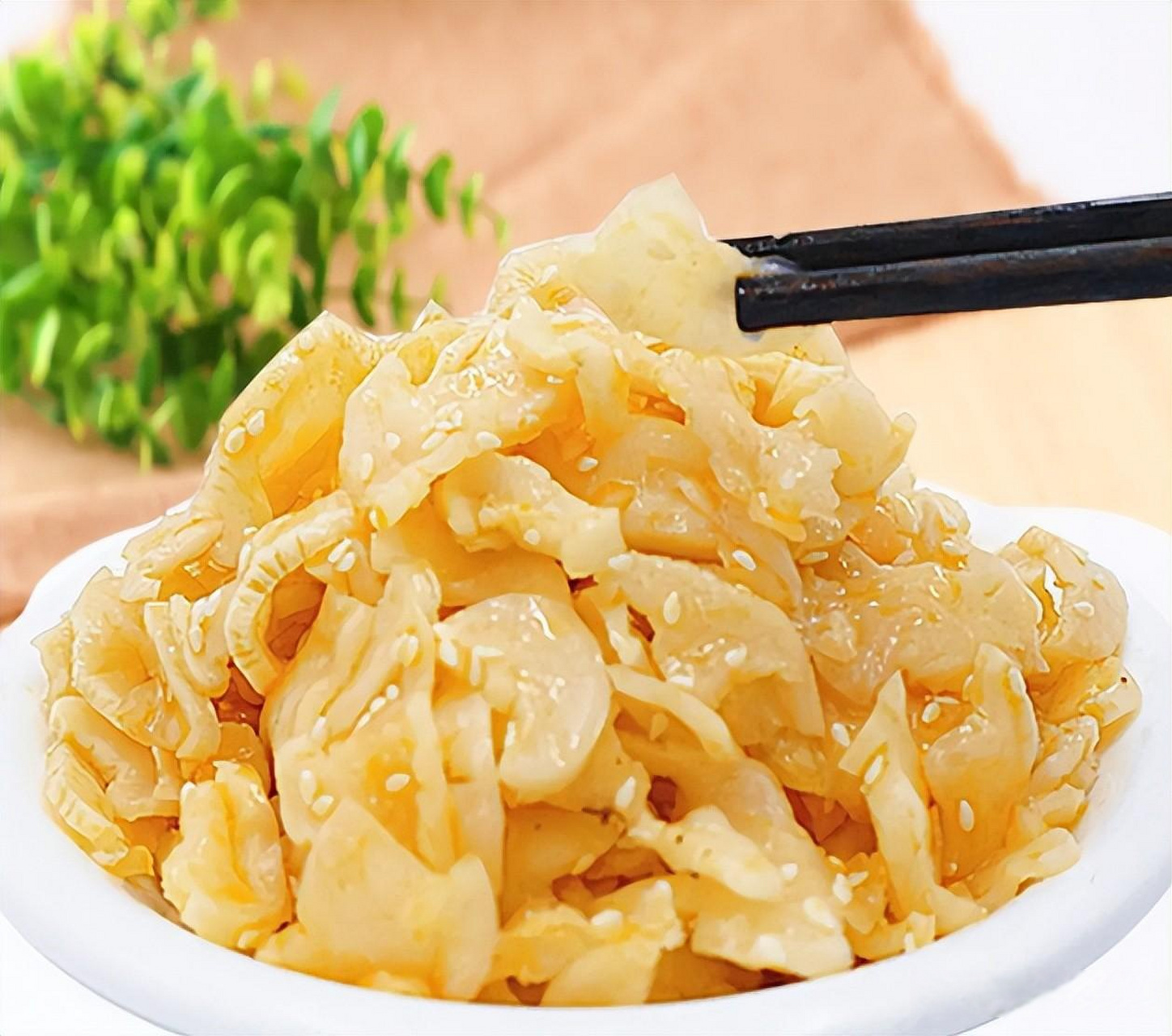 这样腌出来的白萝卜咸菜,清脆爽口,开胃下饭,比饭店还好吃 这是一道