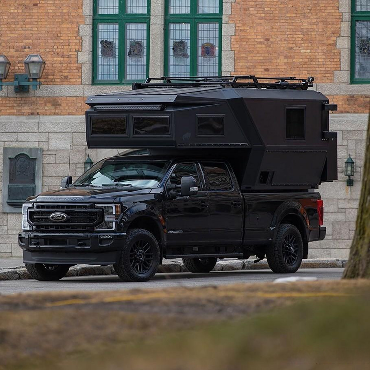 来自加拿大的品牌loki 出品的背驼房车,很适合f150,甚至是山海炮这样