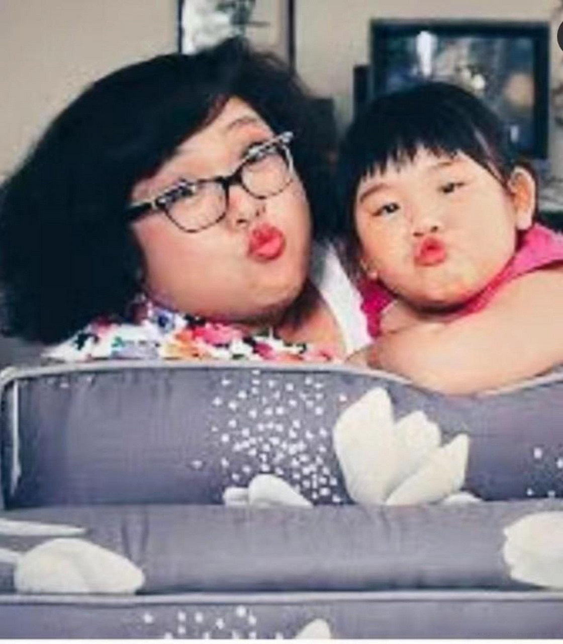 妈妈用生命爱她7536岁郑欣宜现状让人叹息  郑欣宜蕞近上热搜了,先