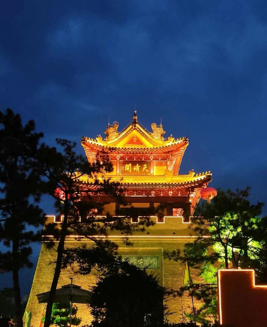 天水古城 天水古城,位于天水市秦州区西关片区,是一座历史悠久的古城.