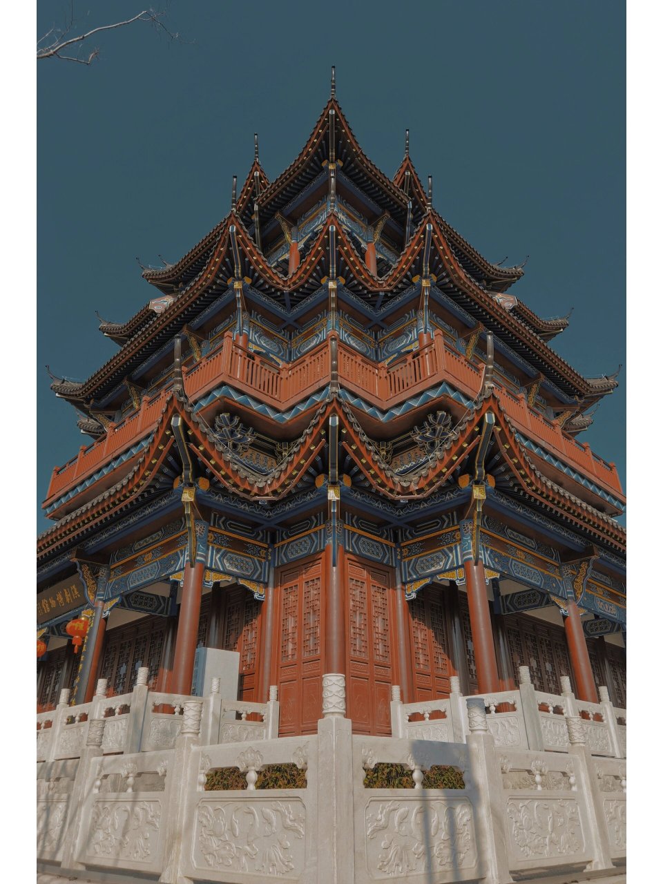 紫阳阁 紫阳阁位于武汉紫阳湖公园中心,在阁内设有"汉剧博物馆"