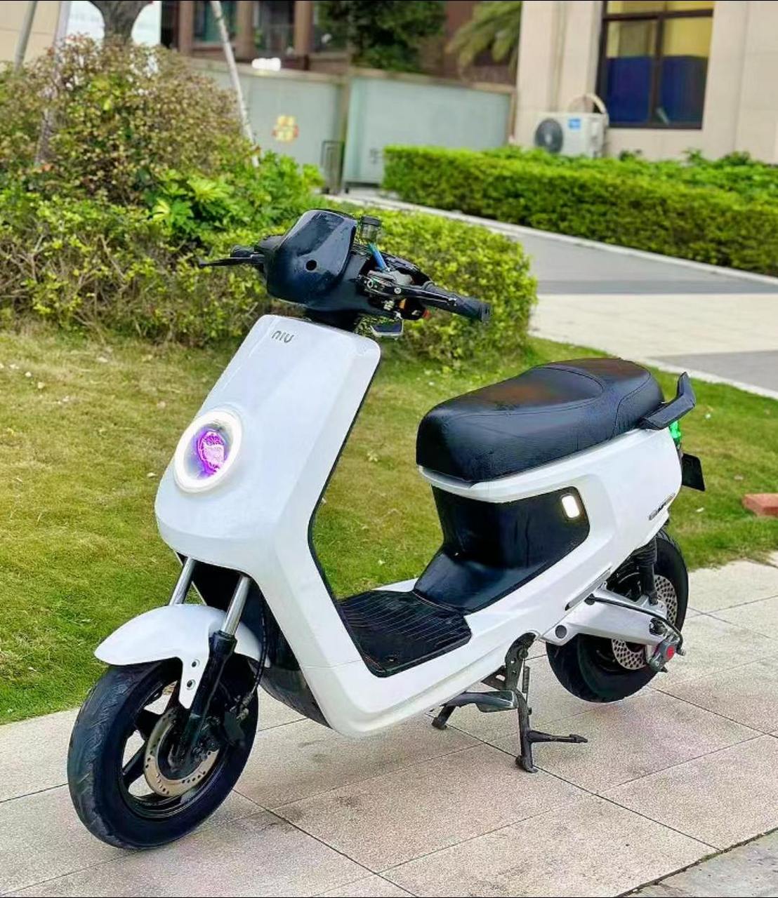 小牛m 电动车,实行1000公里准新车,240控,极速可达80,搭载48v20a小牛