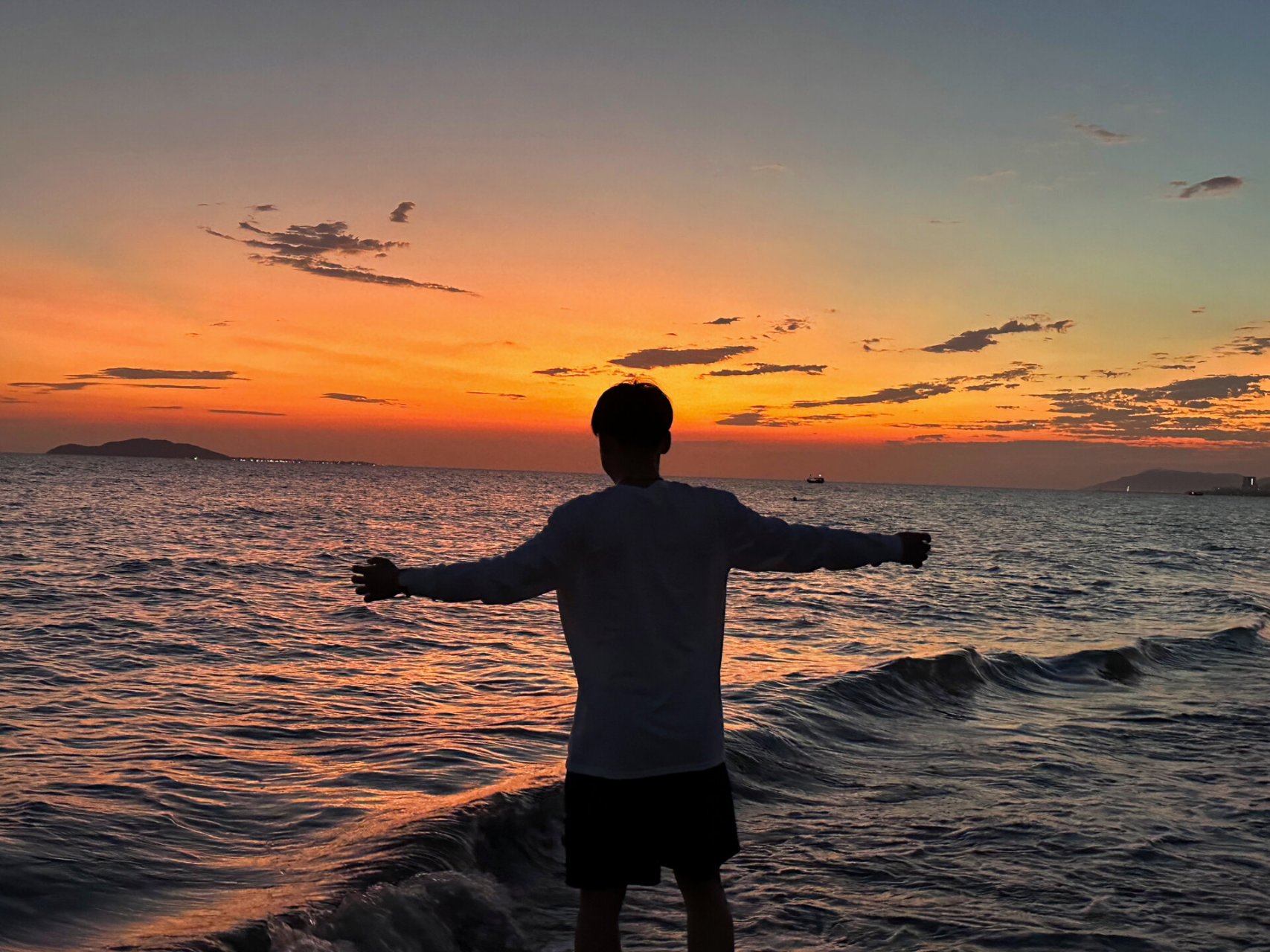 海边情头|艾特你男朋友来拍 日落因为光线的原因 拍不清楚脸 这样随便