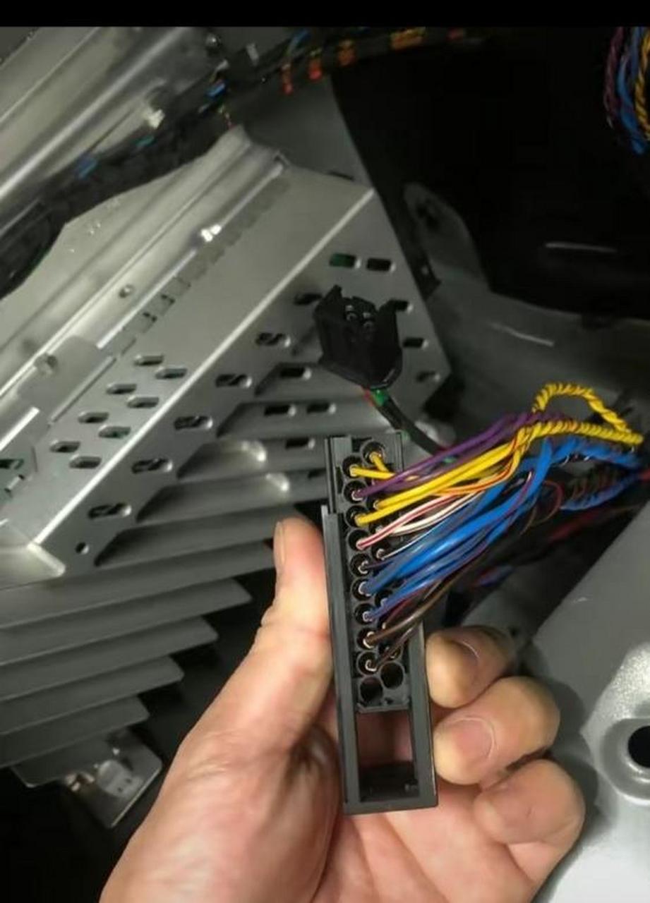 宝马,奔驰,雷克萨斯 丰田皇冠原车功放无声音维修