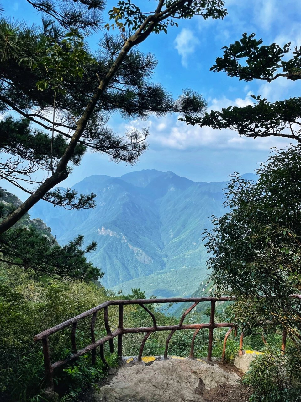 庐山(东线2日游,尽量不费腿) 庐山,主要准备游览的是东线.