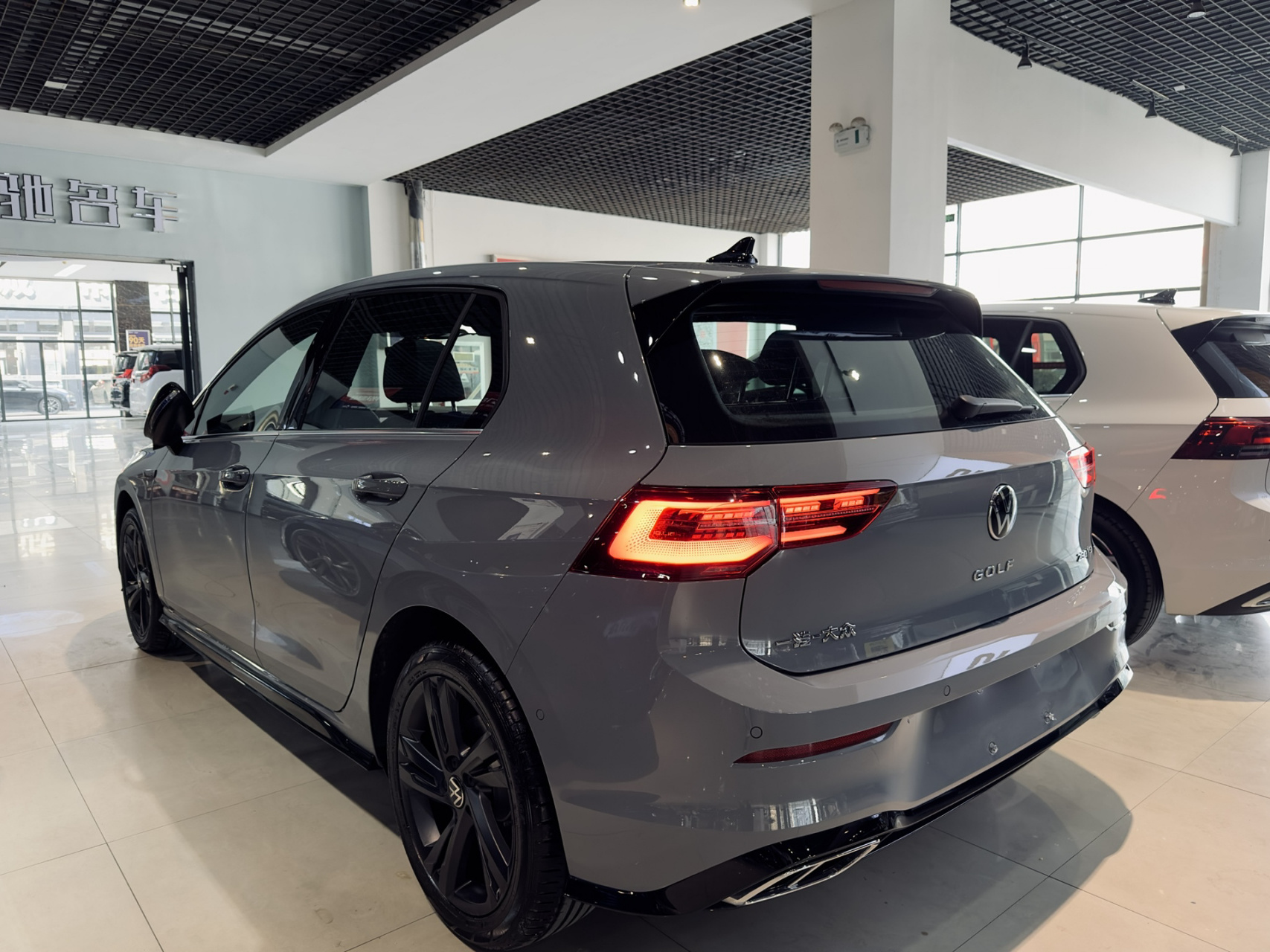 23款 高尔夫8代r-line 共计两台高8rline 月岩灰22年4000公里  原漆22