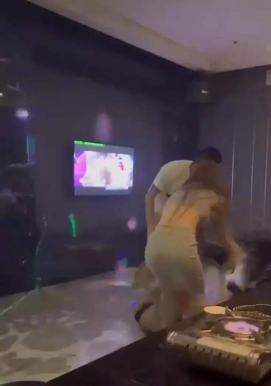 台中ktv打架整锅滚烫热汤朝脸上泼,年轻女惨叫哀嚎】  台中市河南路1