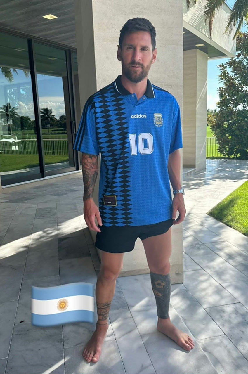 1994年美国世界杯,马拉多纳在前两轮小组赛贡献1球1助,率领阿根廷两