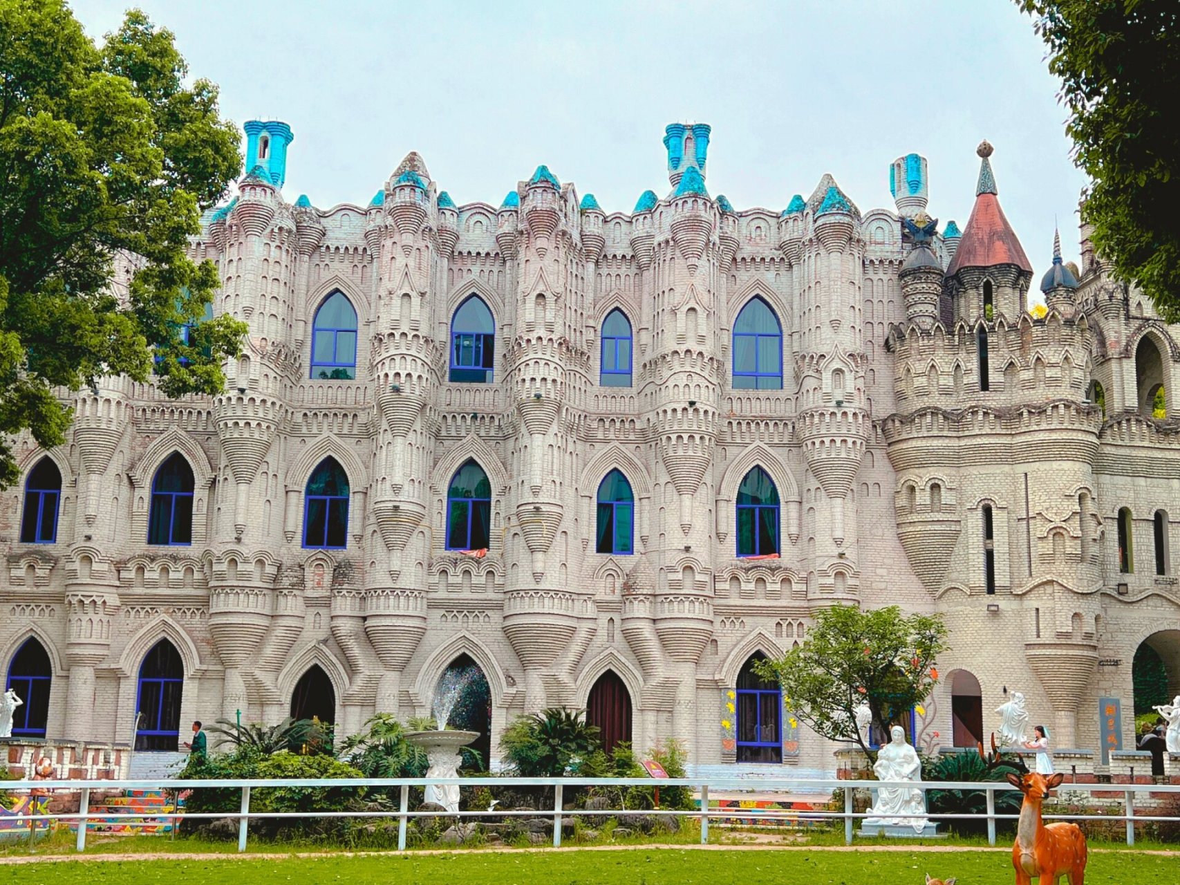 重庆·华生园梦幻城堡 重庆市大渡口区的华生园梦幻城堡,等着你来拍照