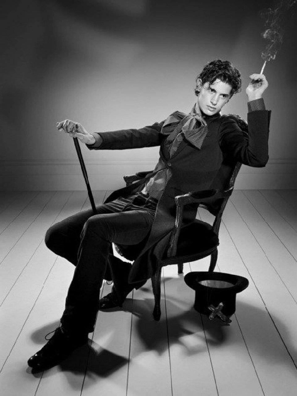 绘画参考 | 男性帅气坐姿参考 更多绘画参考戳一戳免非获取!