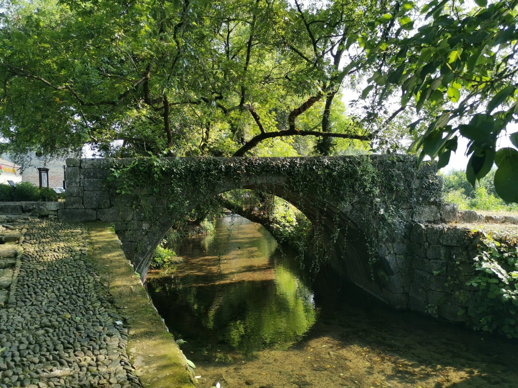 江头村,别名江头洲,广西壮族自治区桂林市灵川县九屋镇下辖行政村