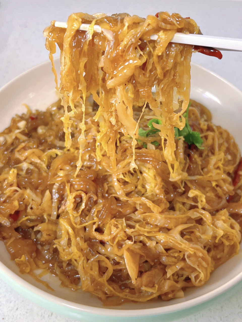 酸菜炒粉条,东北这边也叫渍菜粉,从小吃到大也不腻的一道菜