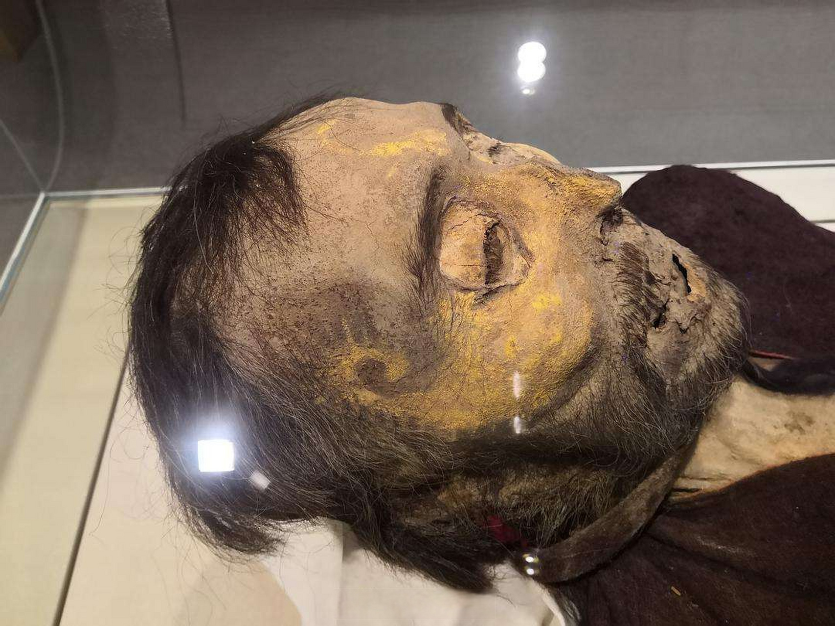 图一为外号"插腻子"的食人狂魔细伟(黄利辉)的干尸