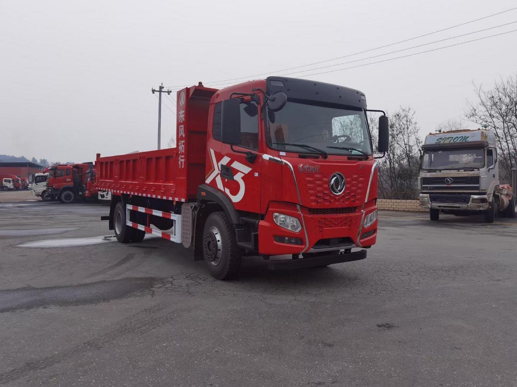 东风商用车新疆公司,东风拓行x3重载版单桥6米5平板自卸车,前顶全外置