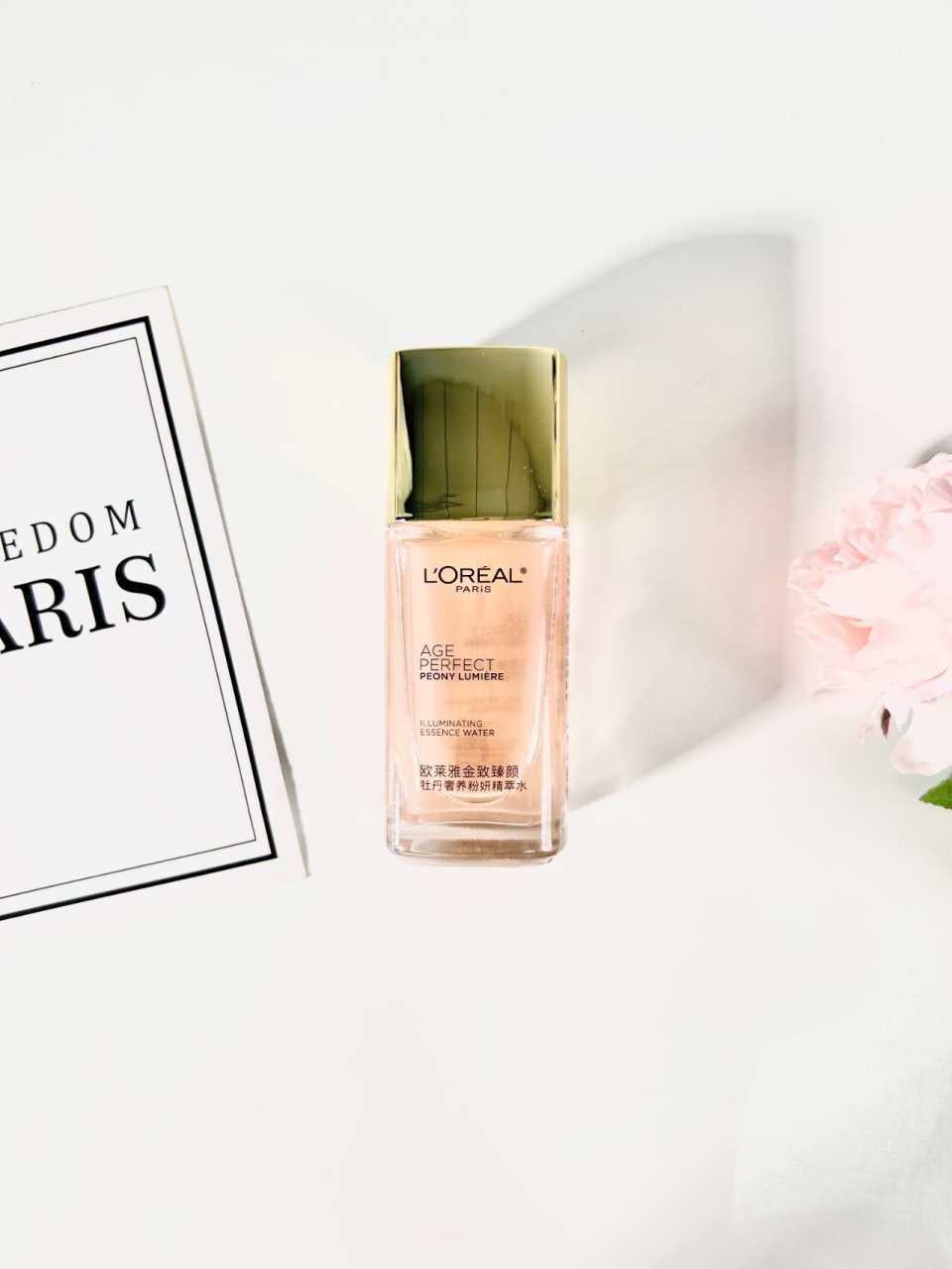 🌹 漫步在花海中,欧莱雅牡丹粉妍精粹水为你的肌肤滋润注入一抹花香