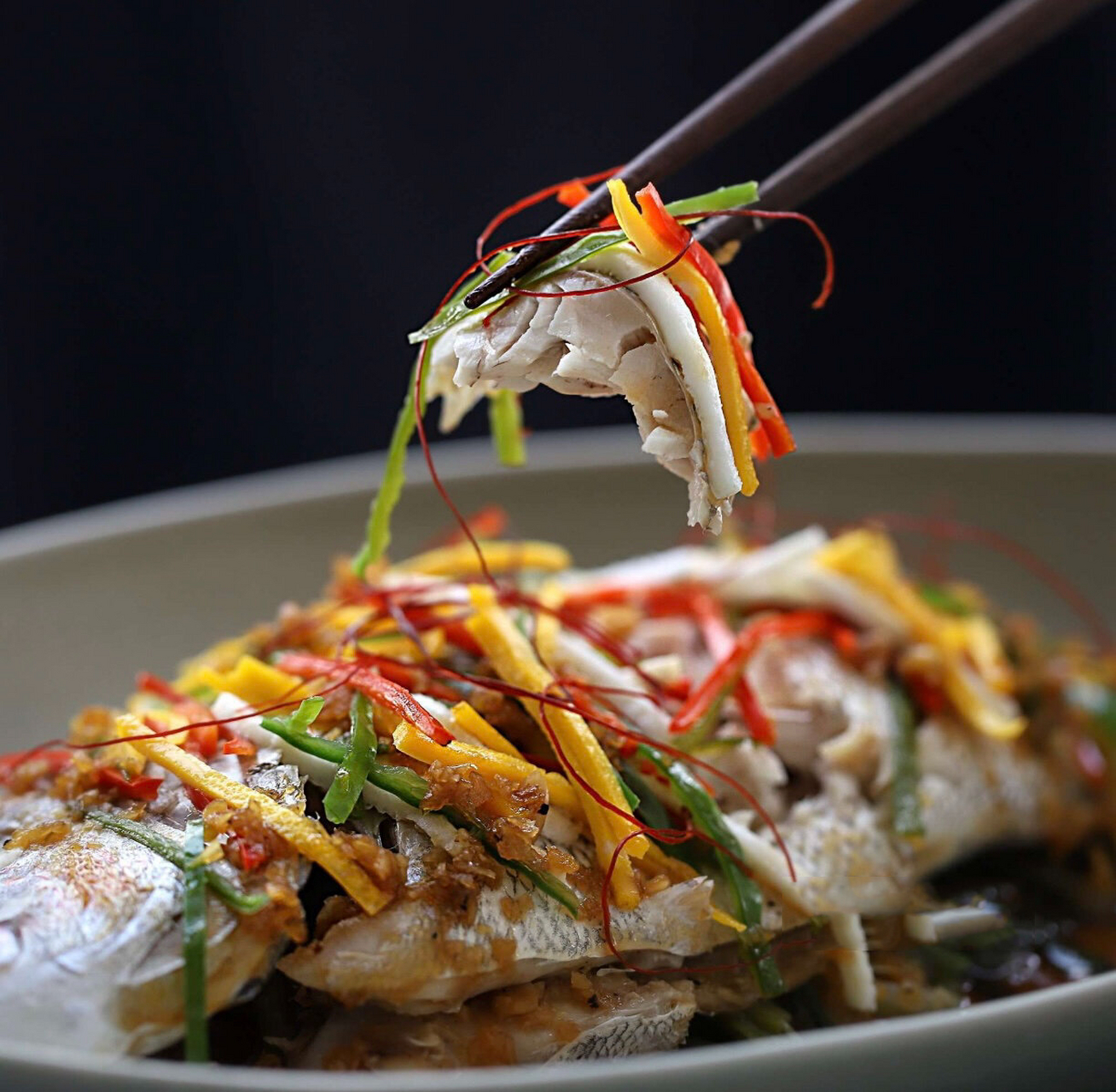 再加上清蒸的做法简单,保持了鱼的原汁原味,不腥而美味满满,节日时