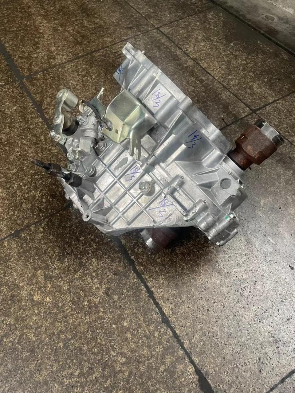 众泰t600 z300大迈x5手动变速箱