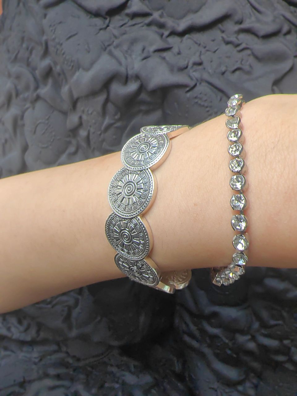 瑞银鸟双面刻时来运转手镯 来贵州旅游买的 越看越喜欢,非遗杨正贵