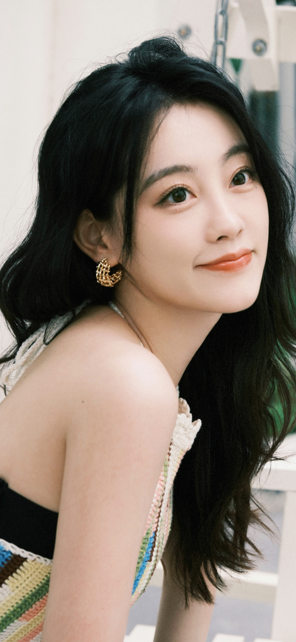 祝绪丹彩虹吊带牛仔小清新九宫图壁纸图集,穿搭随性时尚,笑容甜美可人