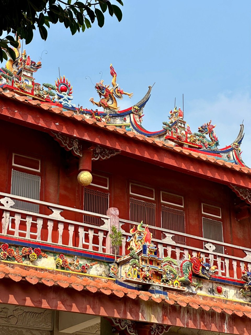 海沧青礁慈济宫 青礁慈济宫,又称东宫,位于厦门海沧镇青礁村文圃山脉