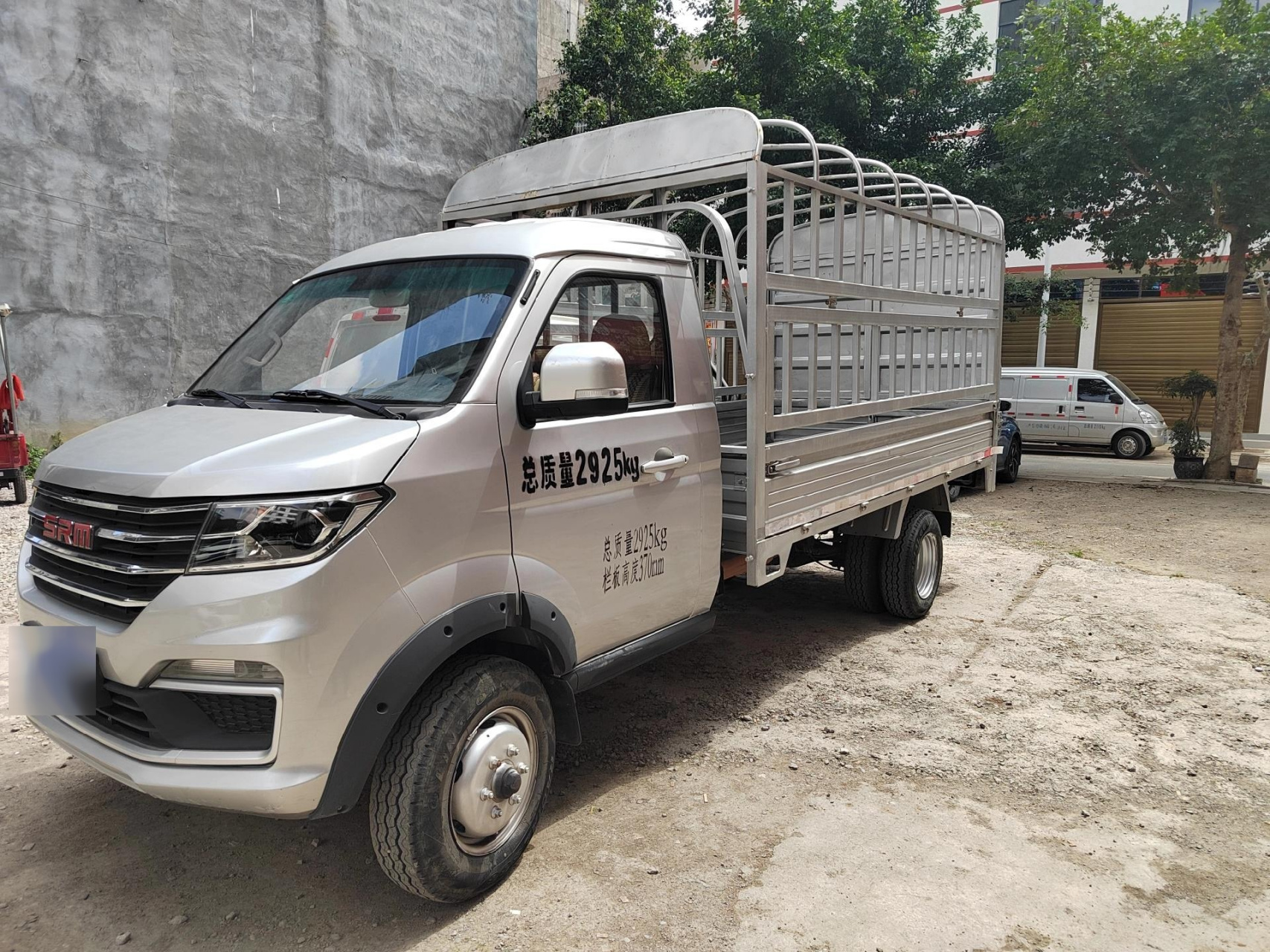 新款金杯鑫源单排货车,后双轮3米4长货箱,1.