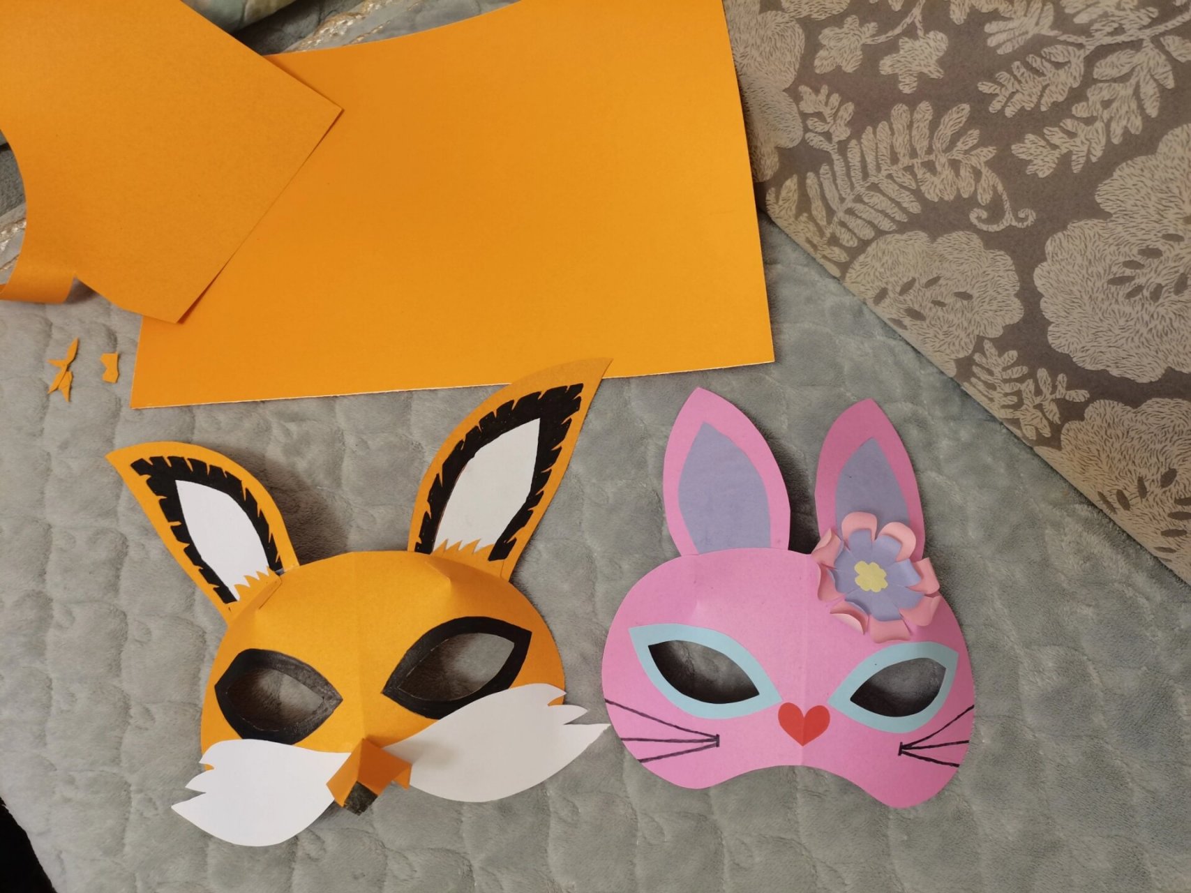 手工面具 手工头饰 跟着小红书做手工头饰02,刚好有这个颜色的卡纸