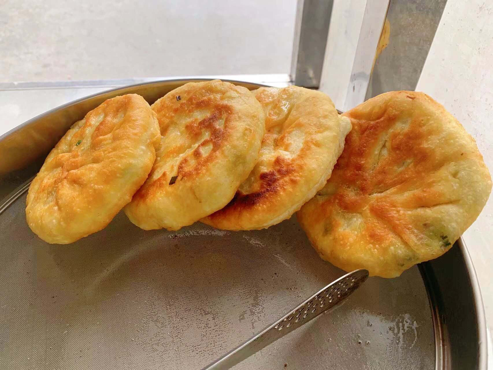 香葱鲜肉饼,出摊啦 位置在海天幼儿园路口