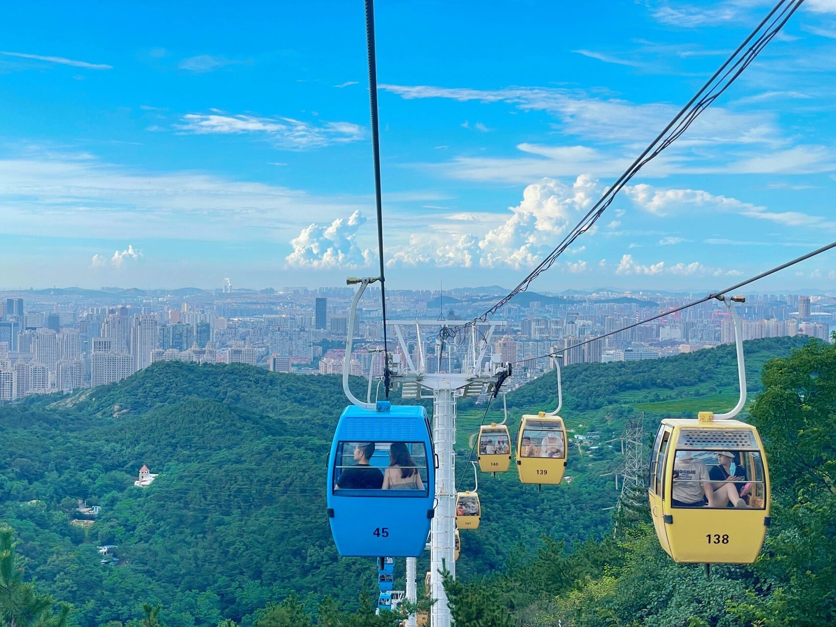 大连海达索道观海缆车别坐错了 90很多人大连旅游都必来星海广场