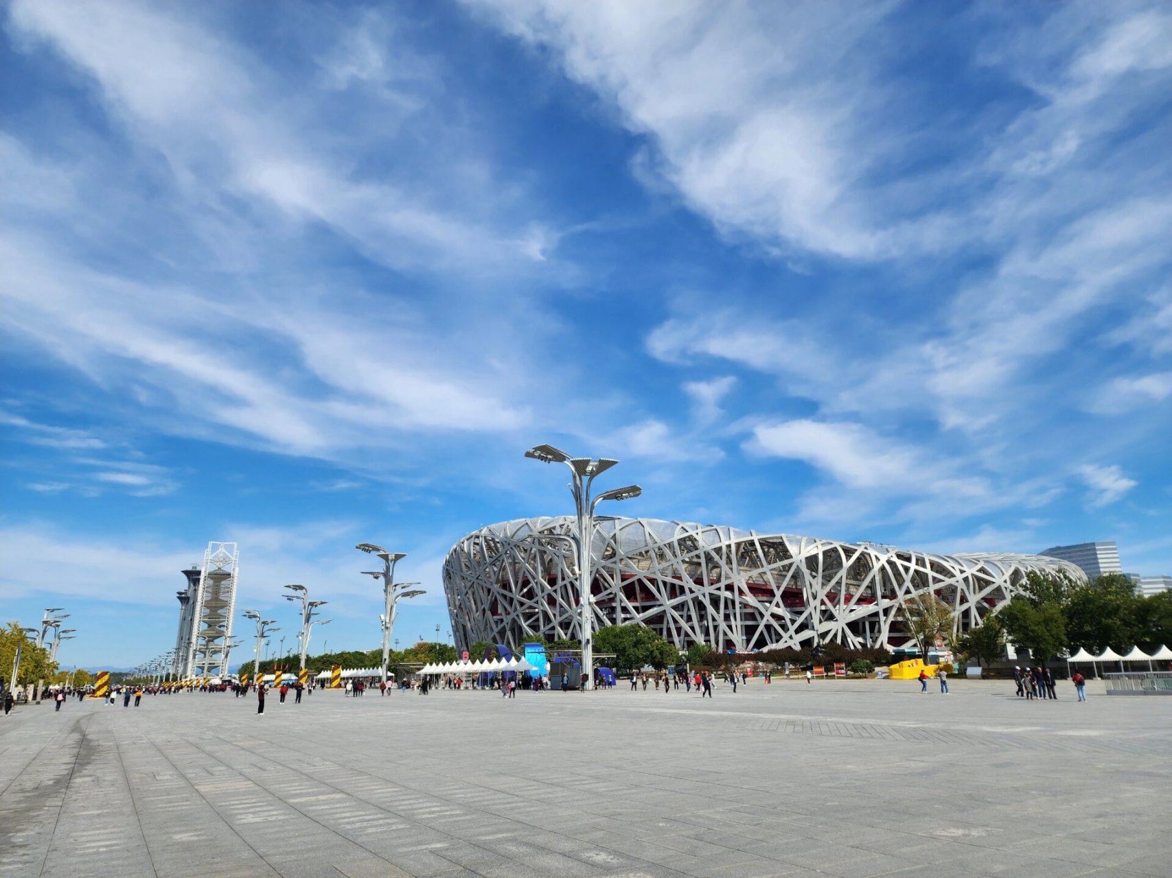 北京奧林匹克公園 金秋十月的北京,記錄藍天下的玲瓏塔和國家體育場