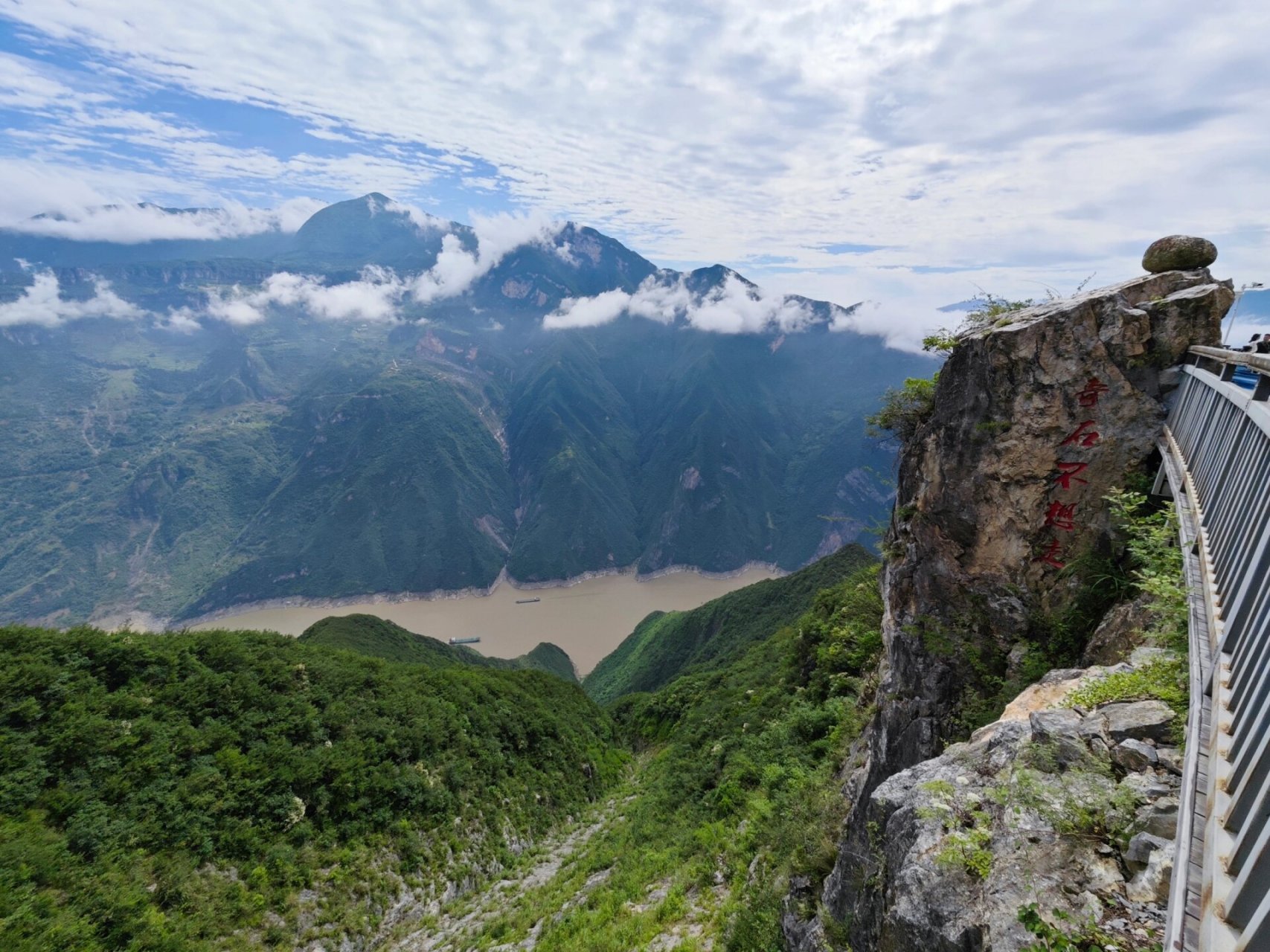 巫山神女天路景区 如果没法自驾,就最好和打车师傅说好来接.