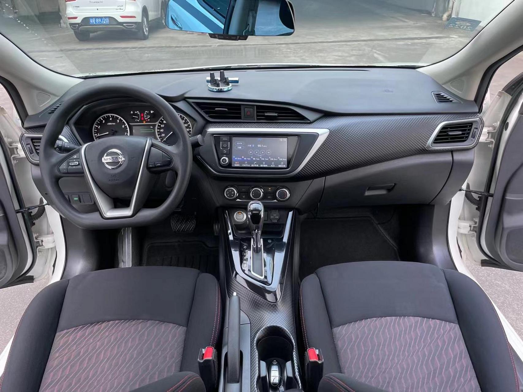 16年1.6自动天窗日产蓝鸟!智能钥匙!一键启动!多功能方向盘!