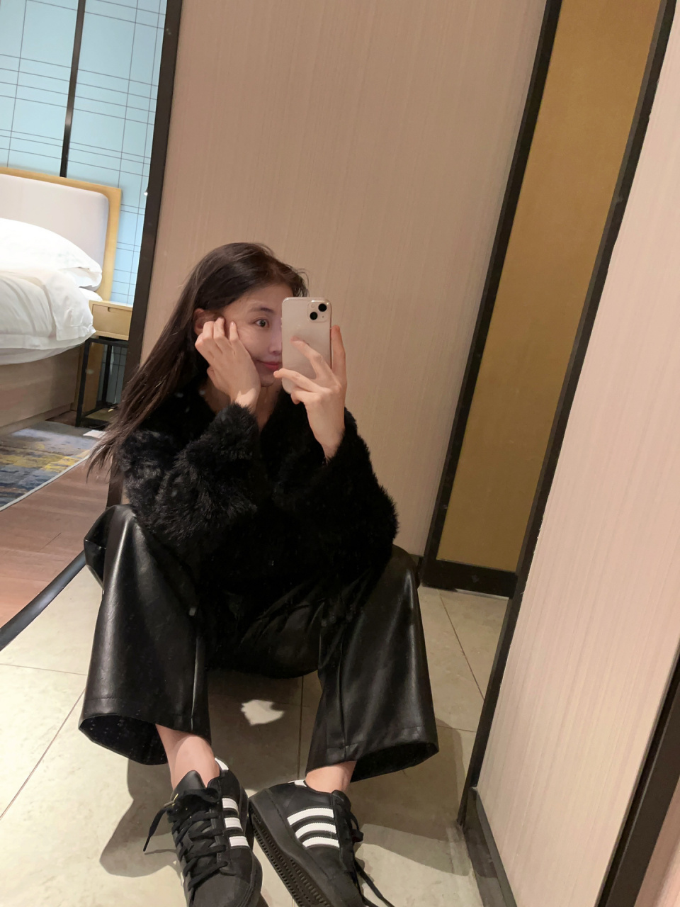 adidas三叶草贝壳鞋复古回潮真的好绝 最近被blackpink疯狂种草 皮裤