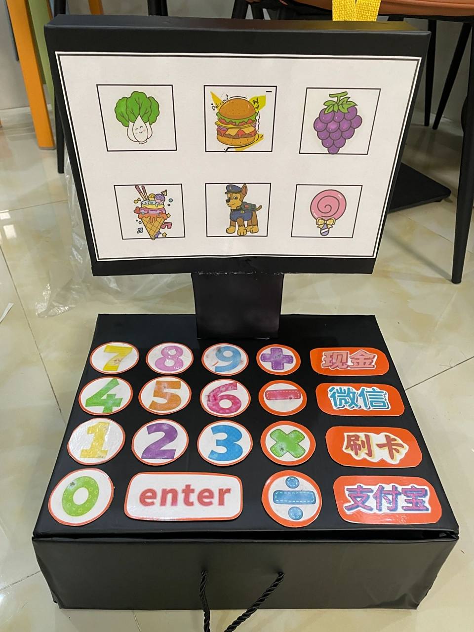 幼儿制作手工收银台 制作手工超市收银台