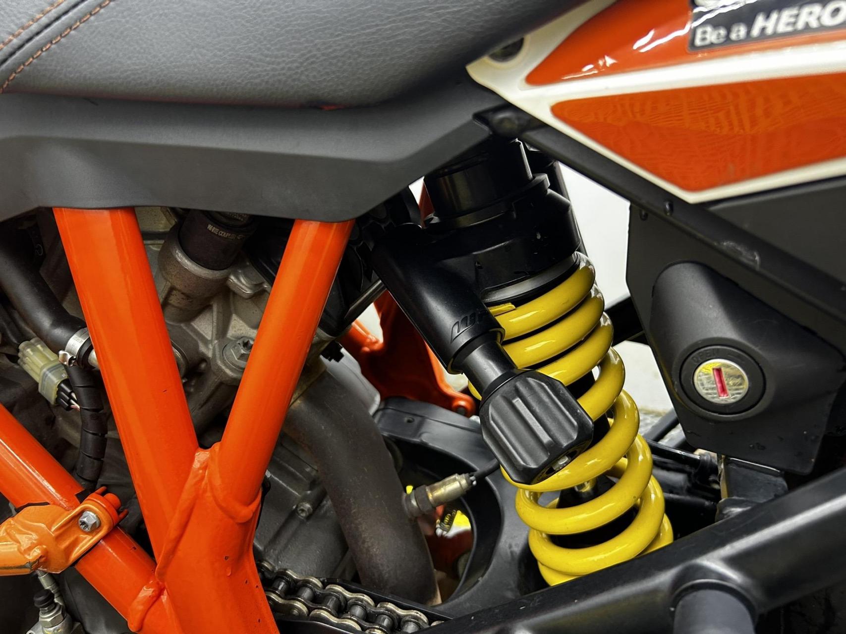 97最新拿下正规大贸纯进口准19年ktm1090 r版顶配!车况雷霆嘎巴!