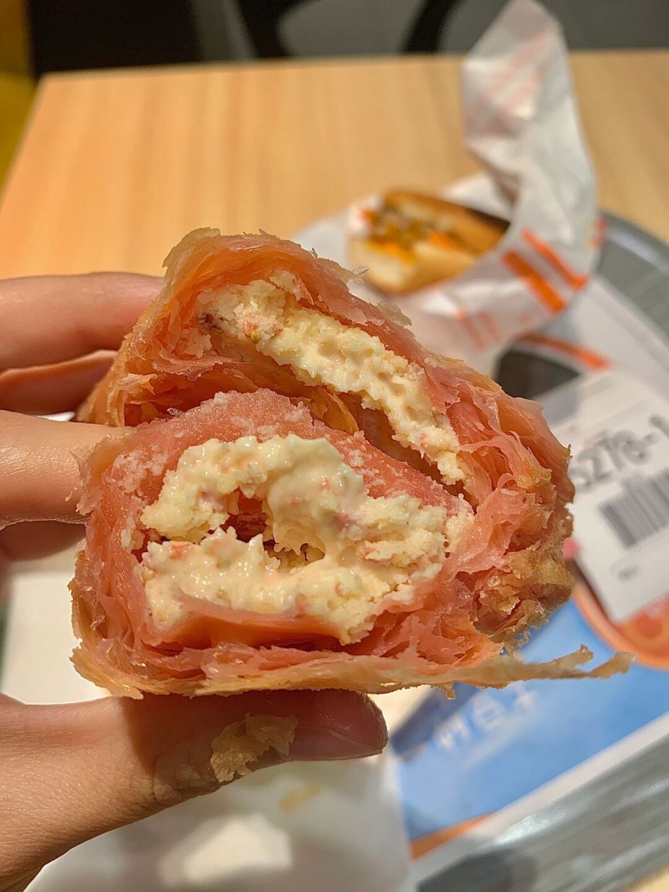 草莓派怎么能这么好吃啊啊啊啊 	 #家乡的老字号# #肯德基新品# #汉堡