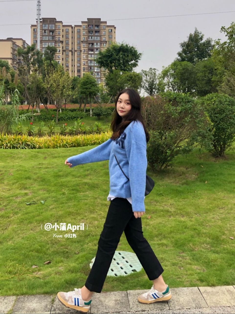 hi 我是小蒲～ 身高172  体重140 苹果型身材 三围98|78|98 7415