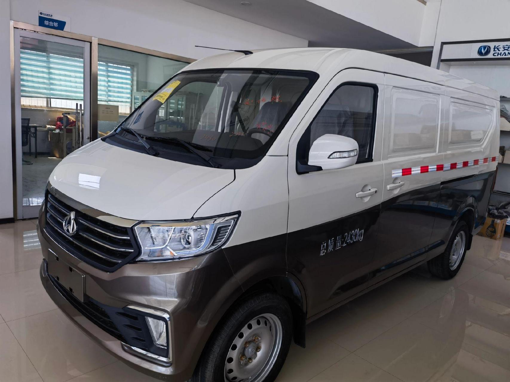 长安跨越星v5面包2座厢货车.