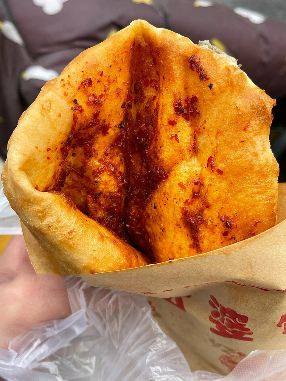 滕州美食|公婆饼 看袋子还是个地方小吃 虽说是从油锅里出来的,但吃