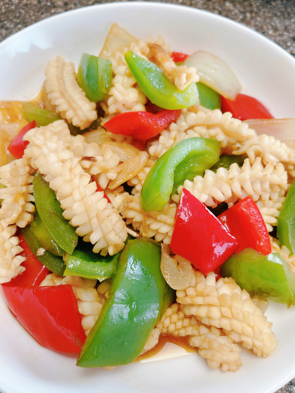 一个方法既清淡又下饭! 炒鱿鱼卷,虽然营养丰富,但太不容易做好吃了.