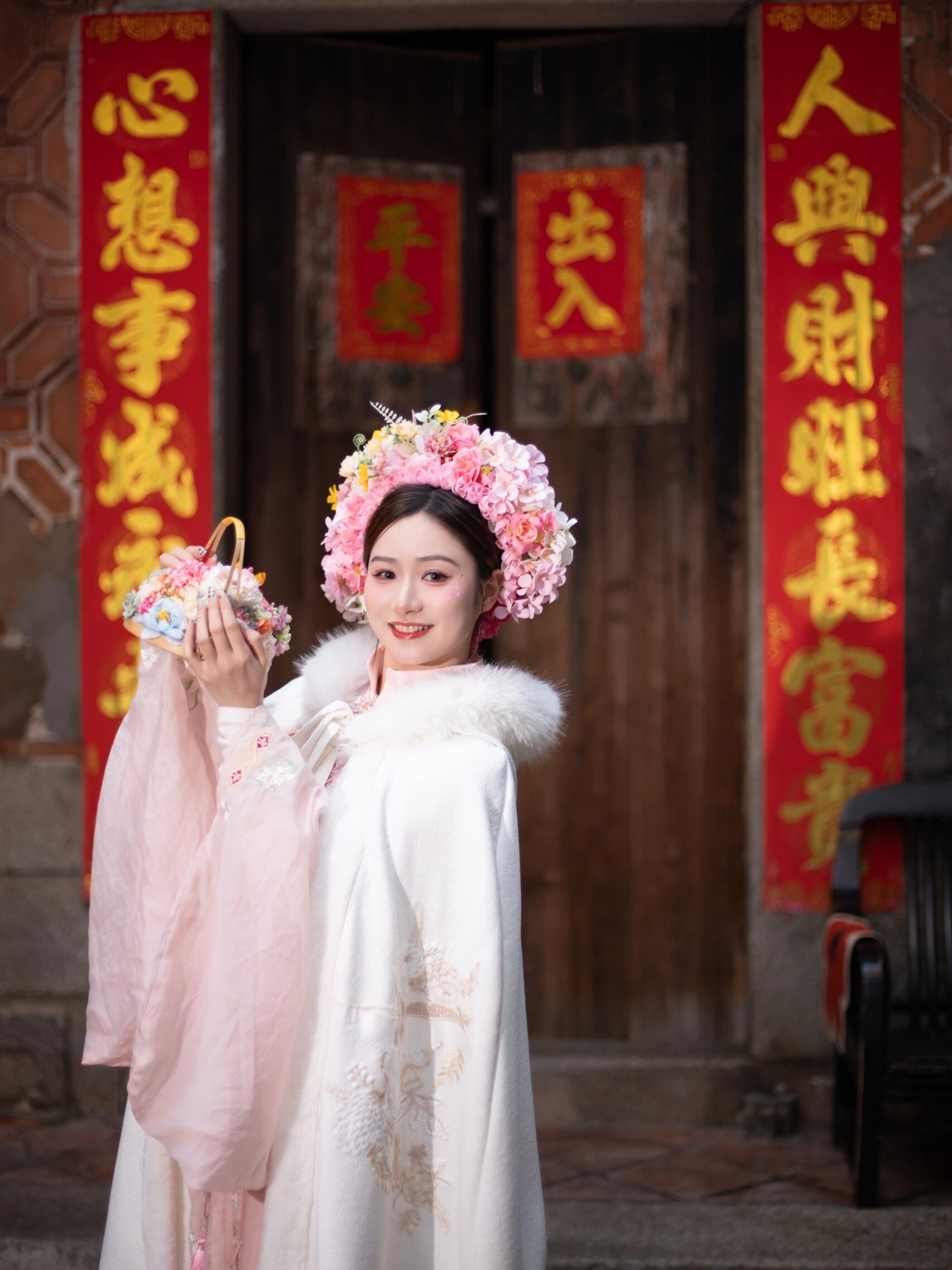 找摄影师要了底片,选了几张喜欢的自己修,又出了一组图[偷笑]原片都挺